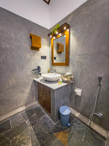 Bathroom 2, EdenHaven Cottage, Embilipitiya