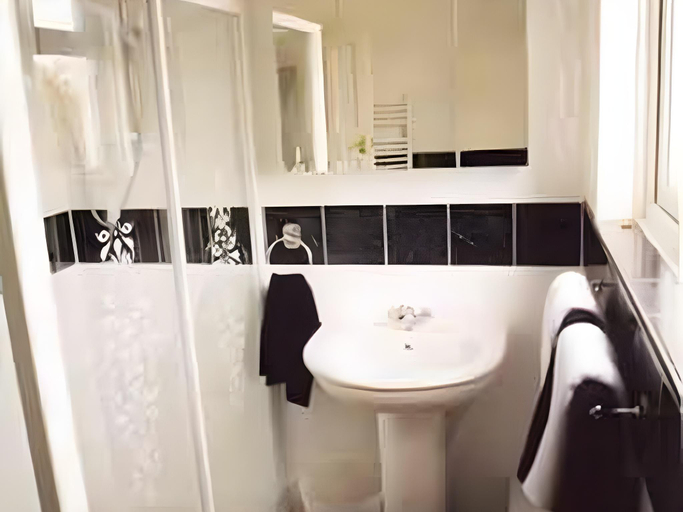 Bathroom 3, Bay Tree House, London