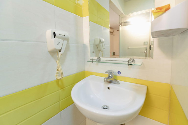 Bathroom 4, 7 Days Inn Jiangmen Wuyi University Diwang Plaza, Jiangmen