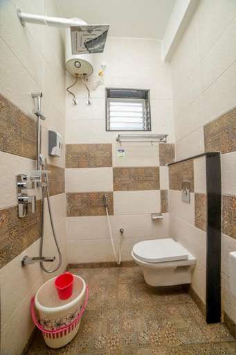 Bathroom, Abhinav Nest by Xplore Indo | 5 BR Villa, The Nilgiris