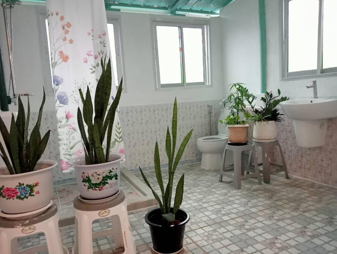 Bathroom 3, Ban Suanlum, Pathum Wan