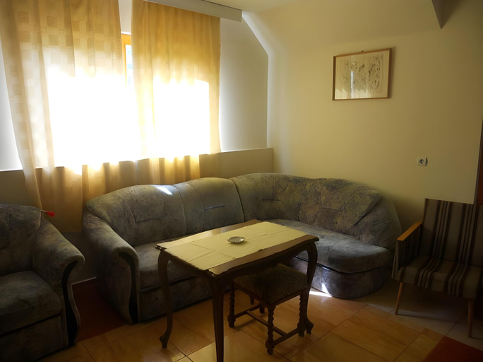 Others 3, Hejo Apartman, Miskolci