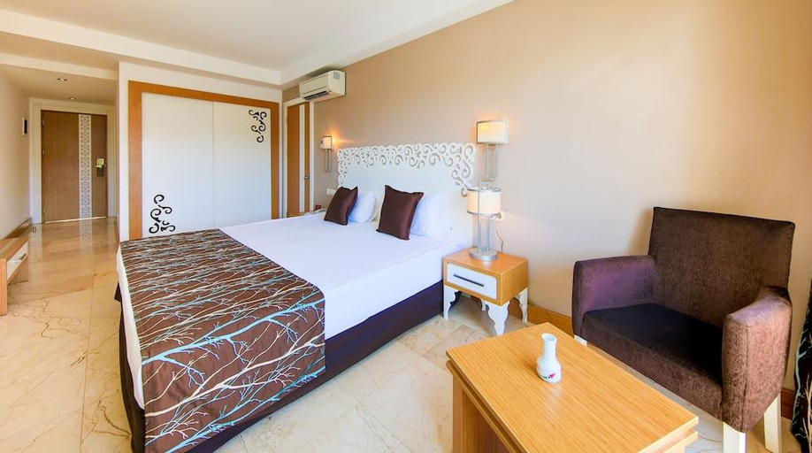 Bedroom 3, Horus Paradise Resort - Ultra All Inclusive, Manavgat