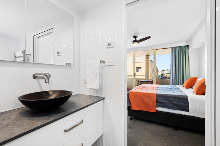Bedroom, Jenatt Apartments Salamanca, Hobart