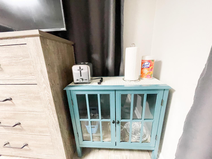 Others 3, Beautiful room in prime location, Pinellas