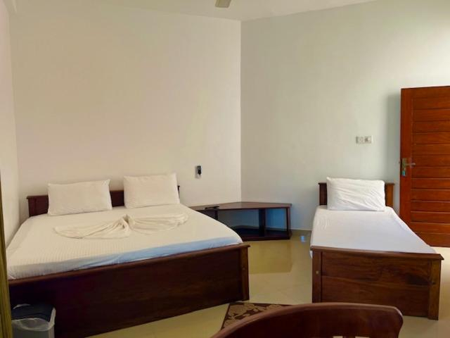 Bedroom 3, Kamatha Hotel & Restaurant, Hambantota