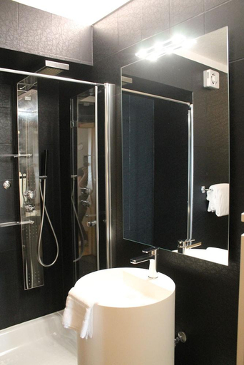 Bathroom 3, Alpstay - Chalet Hotel Hartmann - Adults Only, Bolzano