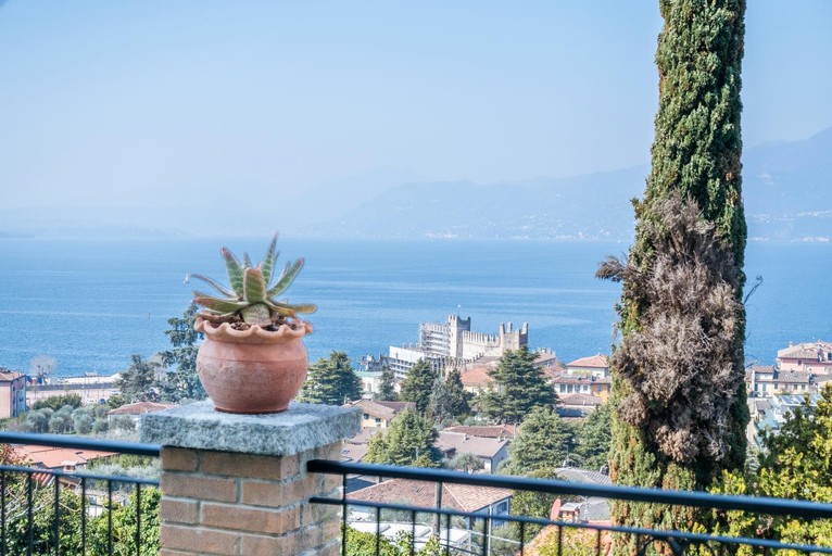 Others 5, Villa Maria Lake View,7 minuti a piedi dal centro, parcheggio privato, Verona