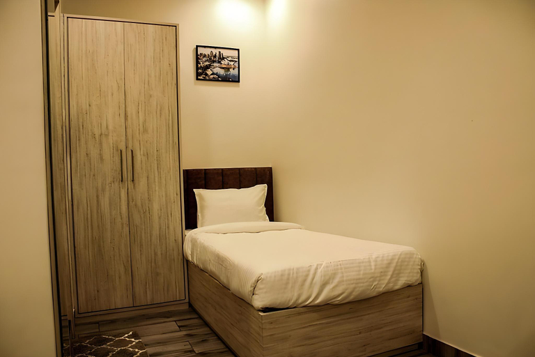 Bedroom 5, Hotel 16 avenue, Kolkata