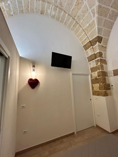 Others 4, Castrum Rooms, Brindisi
