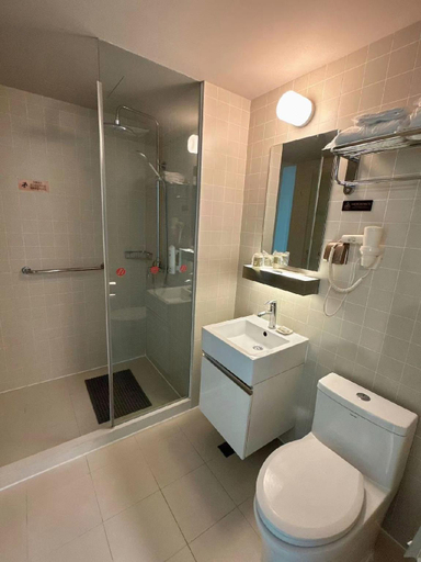 Bathroom, Jinjiang Inn Select Liaocheng Chiping Zaoxiang Street, Liaocheng