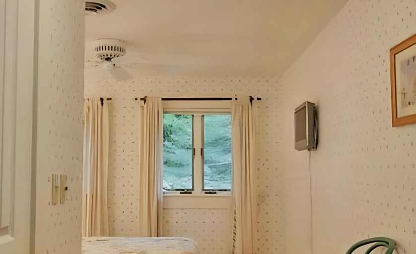 Bathroom, The Buttonwood Inn on Mt. Surprise, Carroll