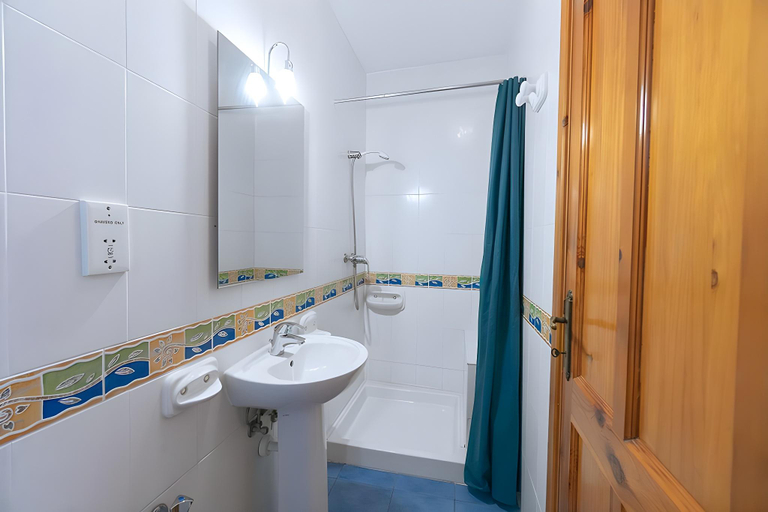 Bathroom 2, Harbor Lights Seafront 2 bedroom apartment, Saint Paul's Bay