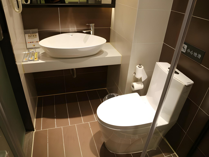 Bathroom, IU Hotel Nanchang West Railway Metro Station, Nanchang