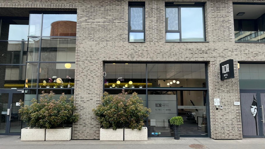 Exterior & Views