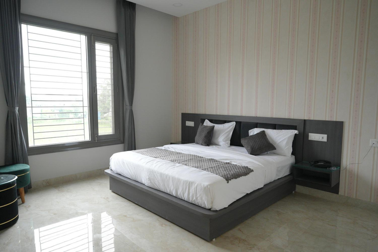 Bedroom 3, The carnation mound, Nainital