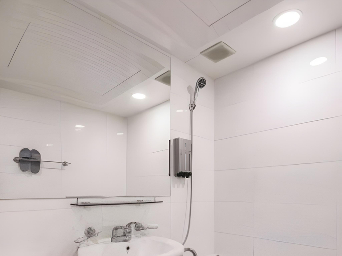 Bathroom, Iksan Twins Hotel, Iksan