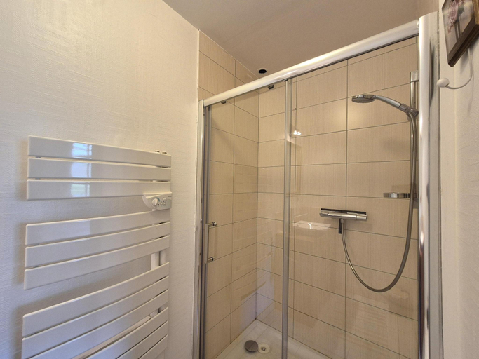 Bathroom 3, Denneville Coastal Escape with garden, Manche