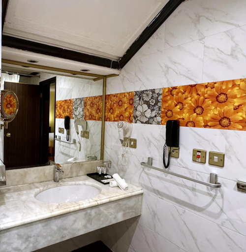 Bathroom 5, Jeddah Grand Hotel, Jeddah