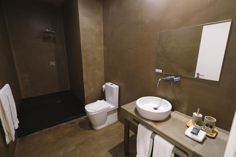 Bathroom 5, São Vicente Lodge, Ponta Delgada