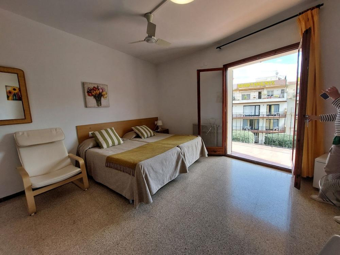 Bedroom 3, Apartamentos El Sol, Girona