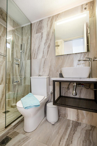 Bathroom 3, il Centro Studios, East Macedonia and Thrace
