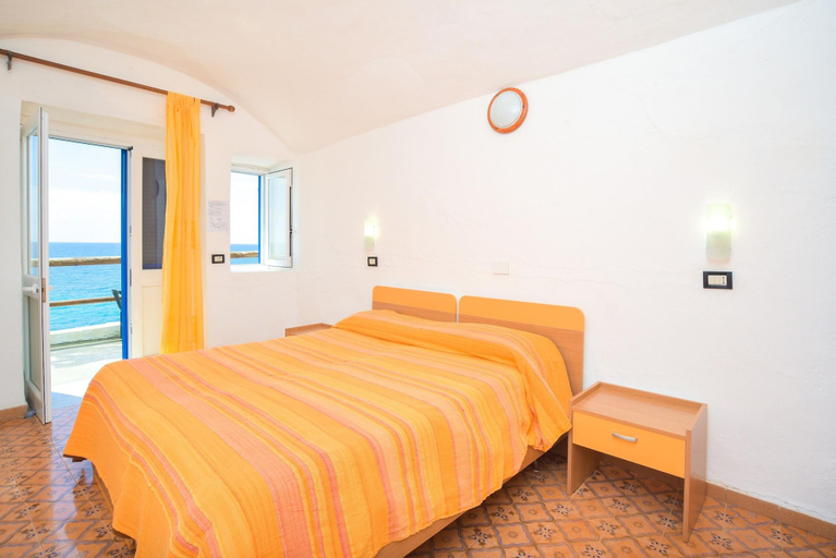 Bedroom 4, Hotel Regina del Mare, Napoli
