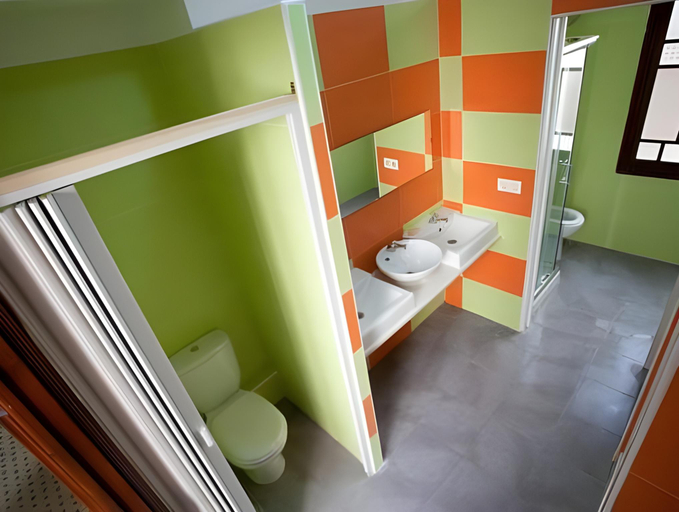 Bathroom 4, The Cathedral Hostel, Murcia
