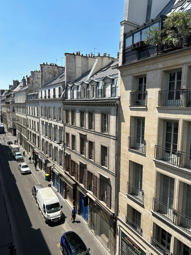Others 3, 1586 Hauteville, Paris