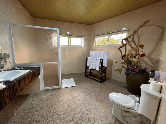 Bathroom 3, Pirate, Nantou