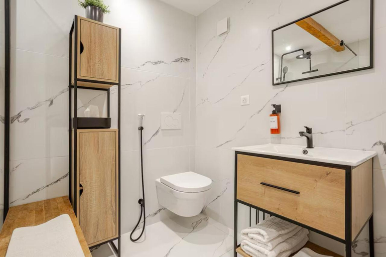Bathroom 2, Guesthouse Les Maurins, Gironde