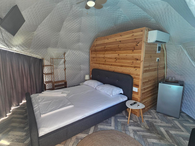 Others 3, Mar a Lago Glamping23, 23 August