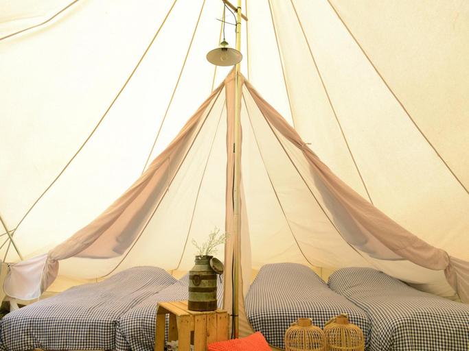 Bedroom 1, Tent Lodge with Private Kitchen and Bathroom, Zijpe