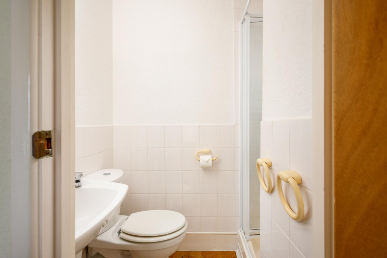 Bathroom 5, Cherry Tree Hotel, Torbay