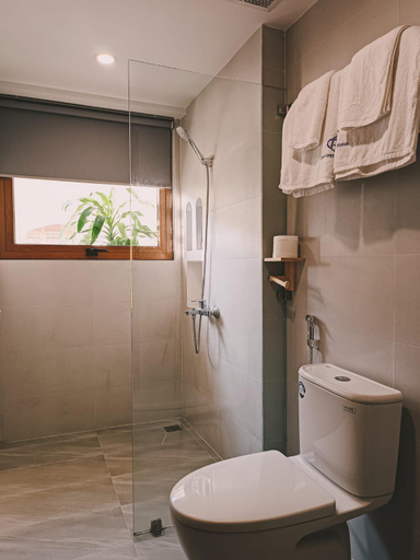 Bathroom 2, De V’Charm hotel, Tuy Hoa