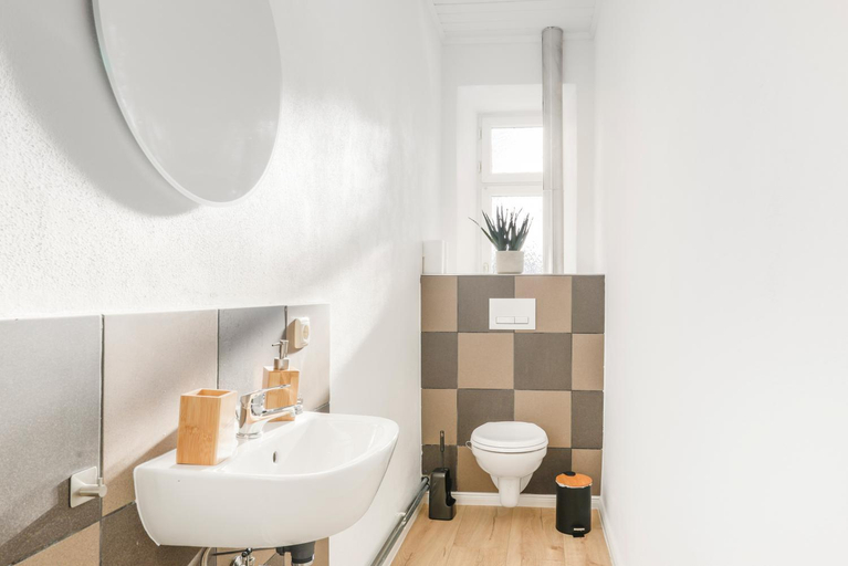Bathroom 3, cruwzo I Modern Centrally Located Apartment with Parking Modern Centrally Located Apartment with Par, Ingolstadt