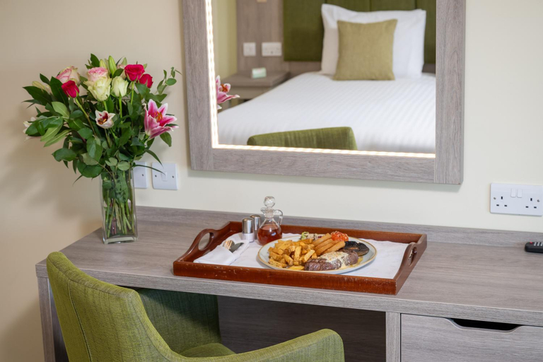 Bedroom 3, Hellidon Lakes Hotel, Northamptonshire