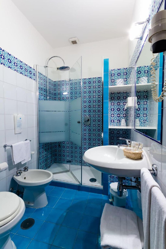 Bathroom 4, Hotel Villa Sorrento, Napoli