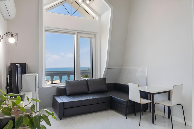 Others 4, H9 Pension, Gangneung