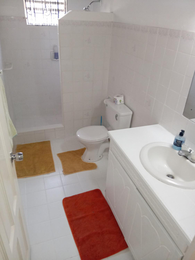 Bathroom 1, Chandler Homestay