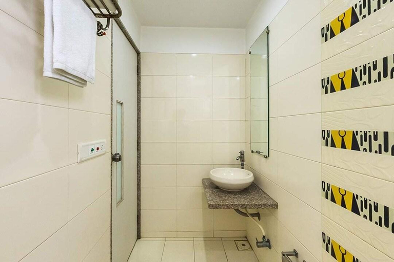 Bathroom, Hotel Corona, Bharuch
