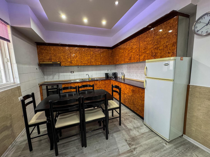 Others 5, Villa Royal, Vlorës