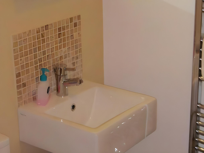Bathroom 2, Elgano Hotel, Cardiff