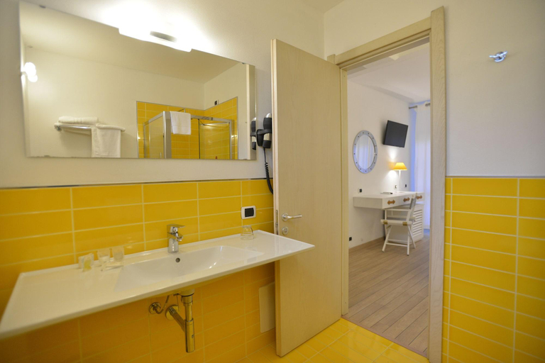 Bathroom 4, UNA HOTELS Club Hotel Ancora Stintino, Sassari