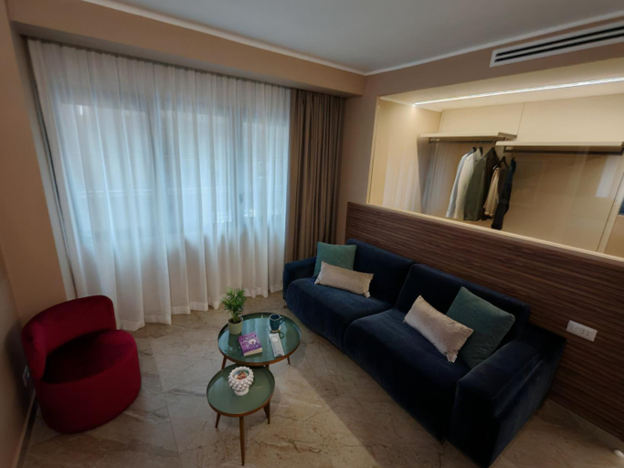 Others 3, EFFE4 Lovely Room, Bari