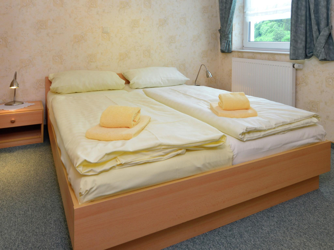 Bedroom 2, Geraumige Wohnung mit Skilift in der Nahe, Waldeck-Frankenberg