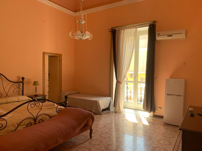 Others 4, B&B Rosita, Messina