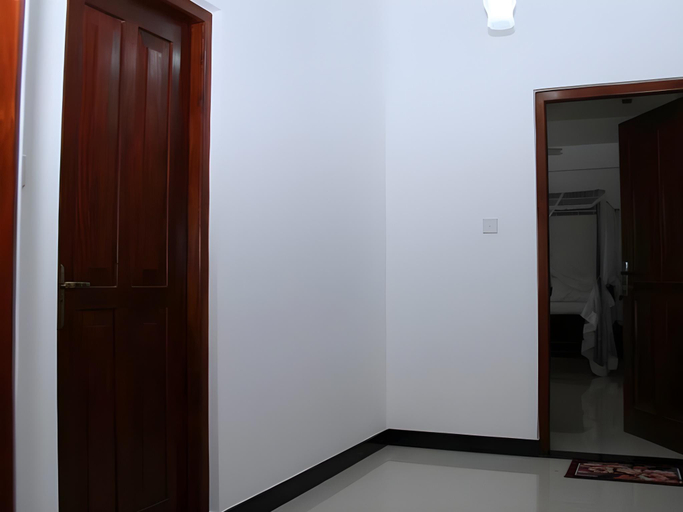 Others 5, Villa Dineha, Hikkaduwa