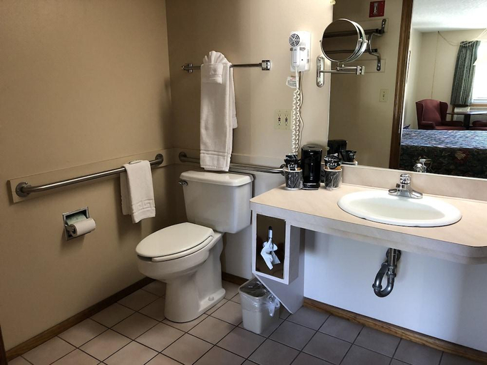 Bathroom, Riverwood Inn, Pike