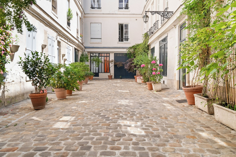 Others 5, 1537 Bourg Tibourg, Paris